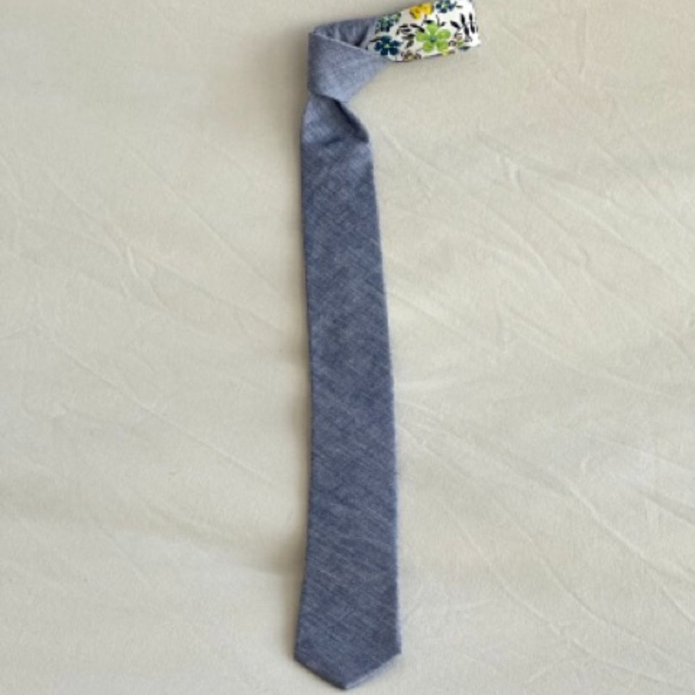 Penguin 100% Cotton Light Blue & Floral Tie
